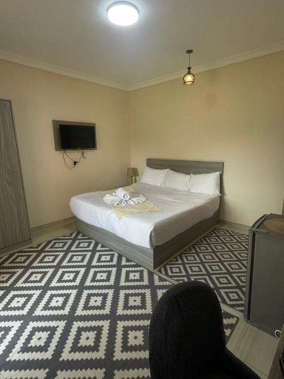 Postel nebo postele na pokoji v ubytování Jazal Pyramids View Hotel