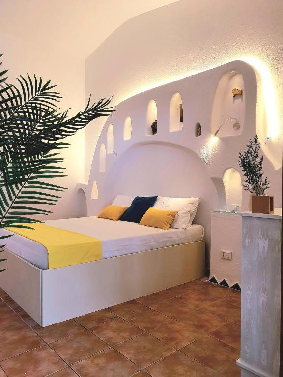 Postel nebo postele na pokoji v ubytování Green Hotel "I Mandorli di Dommos"