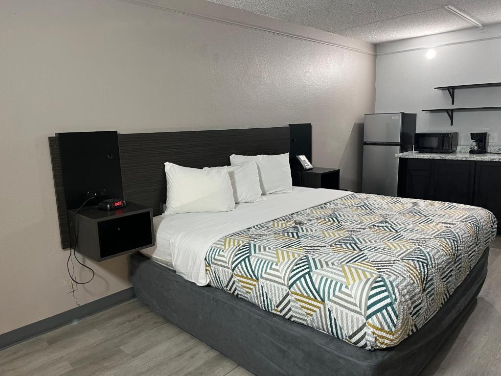 Postel nebo postele na pokoji v ubytování Studio 6 Phoenix, AZ Midtown