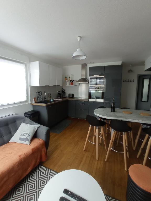 Photo de la galerie de l'établissement Appartement 3 chambres sympa avec extérieur, à Saint-Brieuc