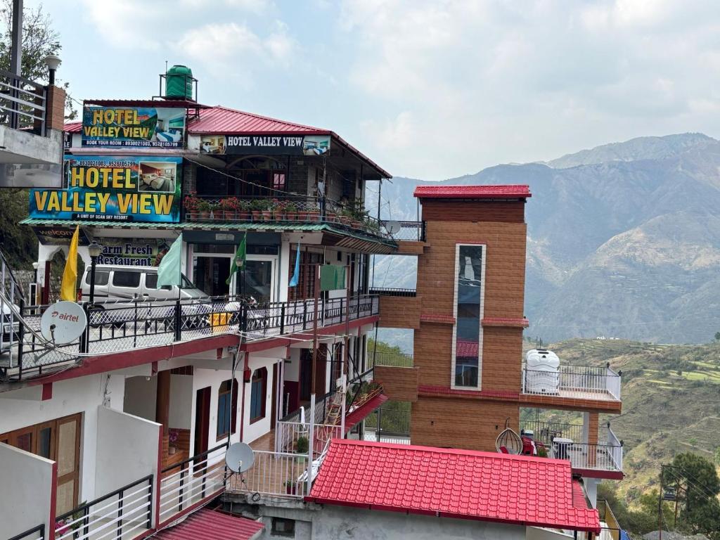 Nespecifikovaný výhled na hory nebo výhled na hory při pohledu z hotelu