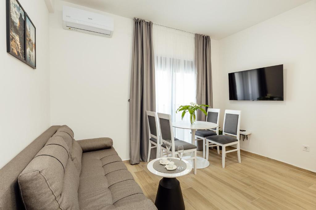 Apartments Ivo Herceg Novi - 2