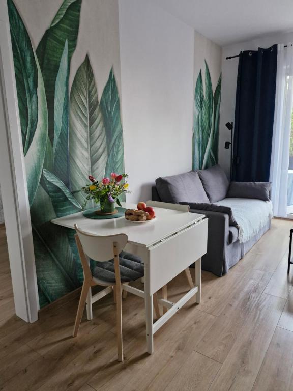 a living room with a table and a couch at Apartament Levante in Władysławowo