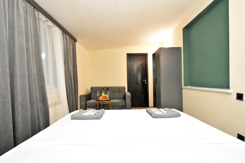 Postel nebo postele na pokoji v ubytování Tumanyan guest house