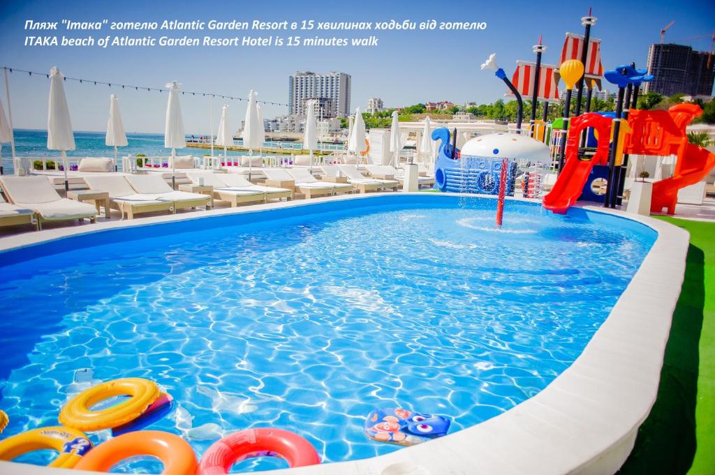 Bazén v ubytování Atlantic Garden Resort nebo v jeho okolí
