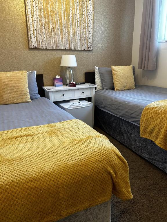 
Twin Room with Private Bathroom
