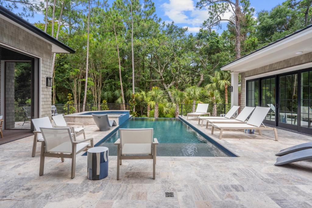 Πισίνα στο ή κοντά στο 194 Ballybunion Drive by Akers Ellis Rentals