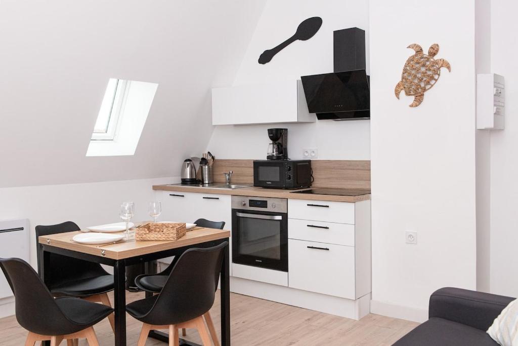 Kuchyň nebo kuchyňský kout v ubytování Le velours royal