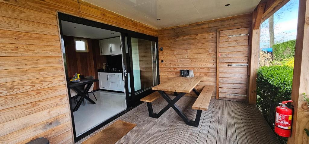 Balkón nebo terasa v ubytování Ben's Cabine - De Hollandse Boerderij