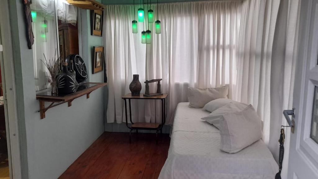 a room with a bed and a window with green lights at eldepademarcelo in Plaza Huincul