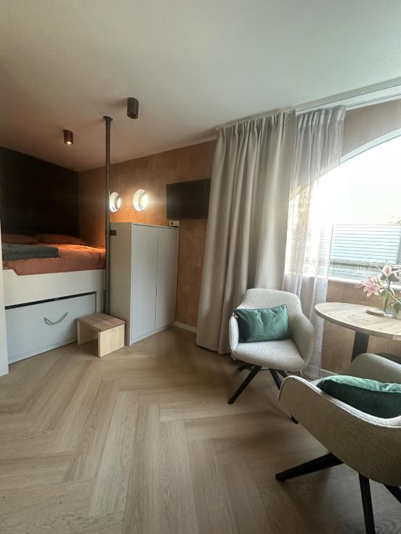 Houseboat BNB The floating Nest