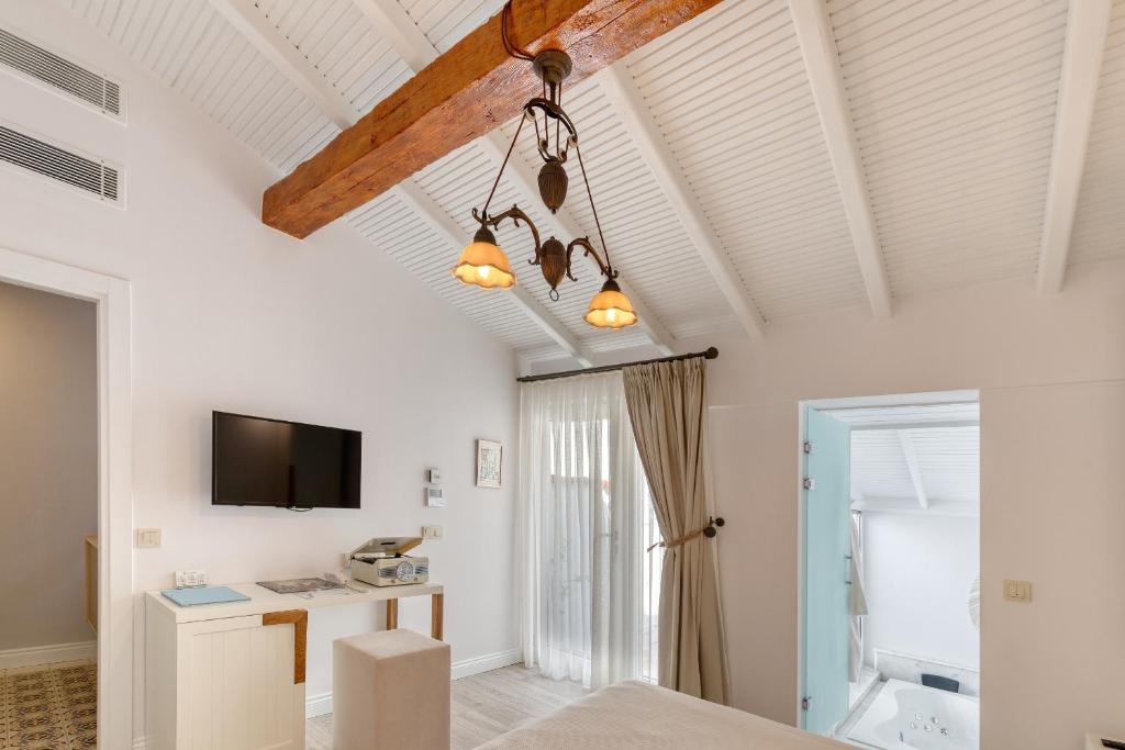 Sigacik Gardenya Buti̇k Otel - Suite King Con Bañera De Hidromasaje