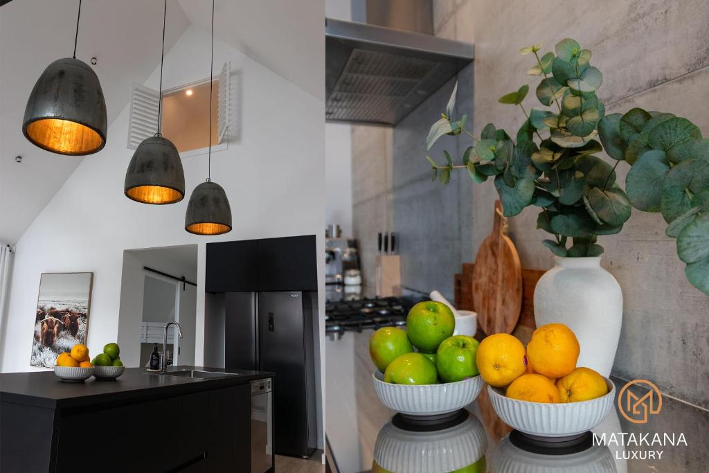 Kuchyň nebo kuchyňský kout v ubytování Matakana Luxury Escapes