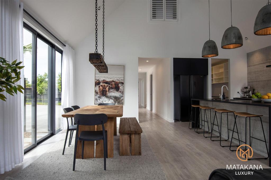 Kuchyň nebo kuchyňský kout v ubytování Matakana Luxury Escapes