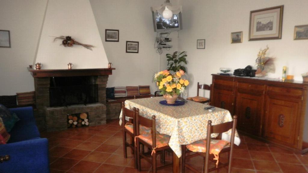 Posedenie v ubytovaní Casa vacanza montecapino