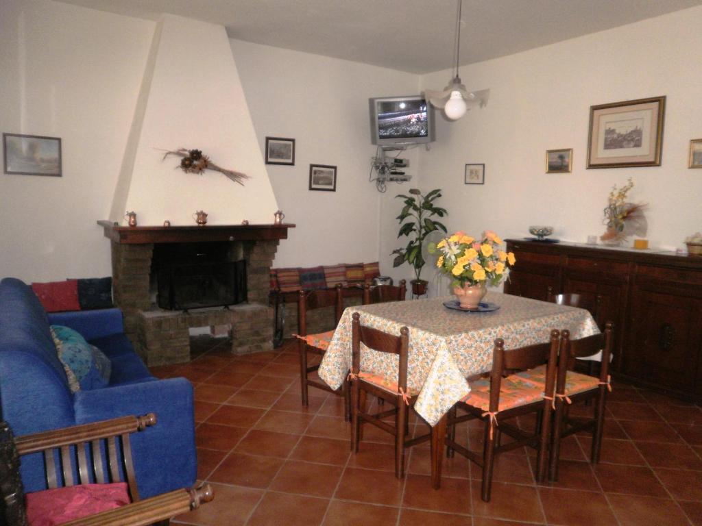 Posedenie v ubytovaní Casa vacanza montecapino