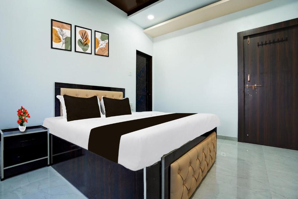 Postel nebo postele na pokoji v ubytování Super Hotel O Dabha Hilltop