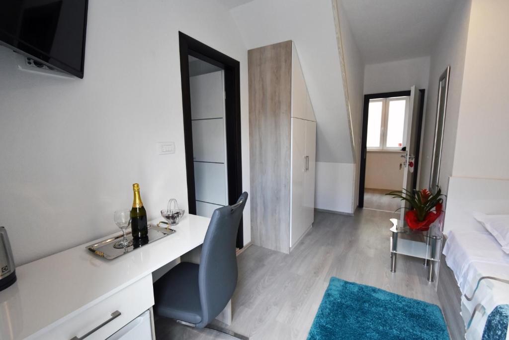 Posteľ alebo postele v izbe v ubytovaní Kuzma Rooms and Apartments