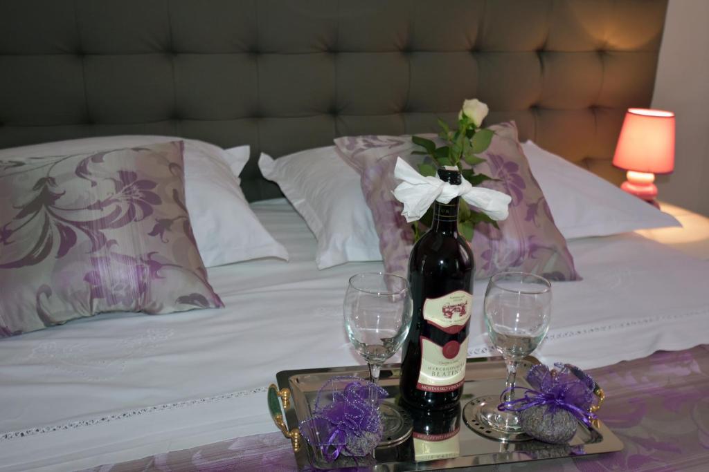 Posteľ alebo postele v izbe v ubytovaní Kuzma Rooms and Apartments