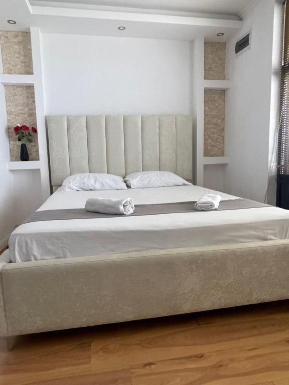 Postel nebo postele na pokoji v ubytování Days Inn Apartments