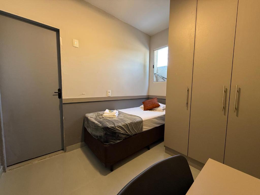 Postel nebo postele na pokoji v ubytování Astor Suites