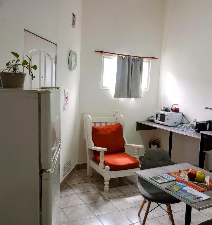 a small kitchen with a table and a chair at Departamento Olivia in Ushuaia