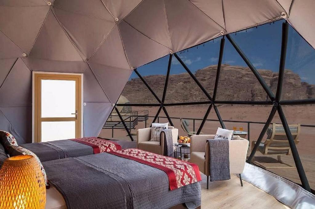 Postel nebo postele na pokoji v ubytování Wadi Rum Bubble
