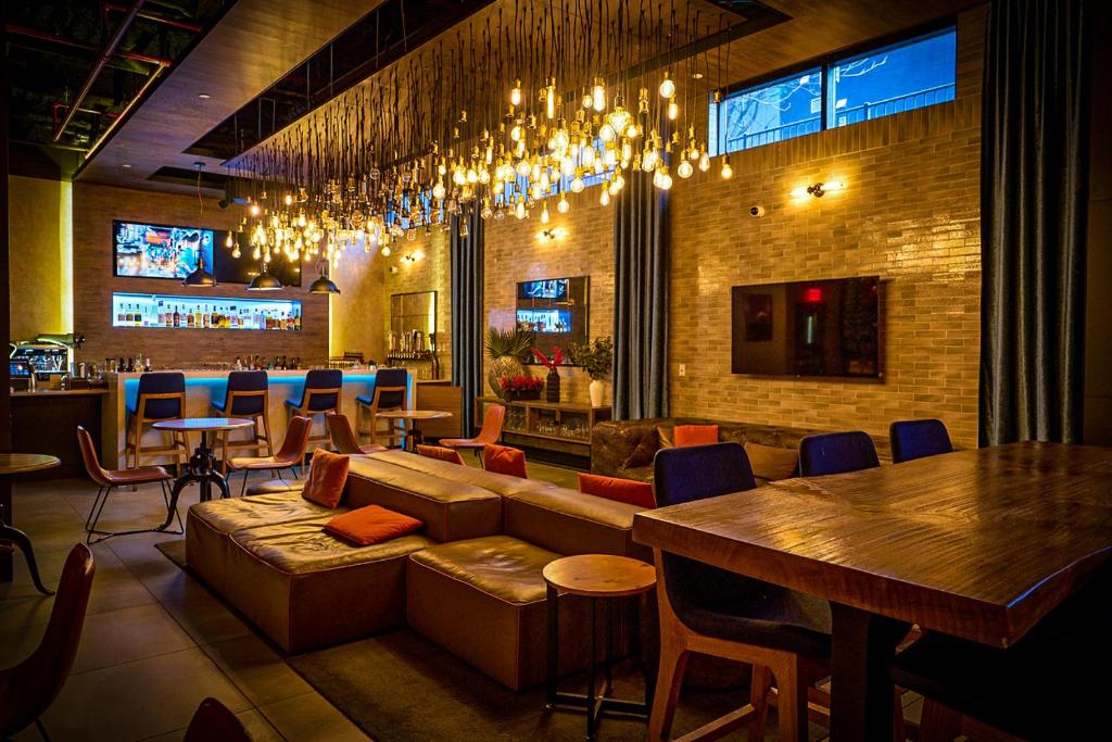 42 Hotel Williamsburgにあるテレビまたはエンターテインメントセンター