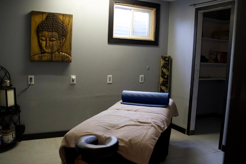 Φωτογραφία από το άλμπουμ του Luxury Boise Getaway 5BR Retreat w Spa, Sauna, Backyard Playland σε Μπόιζι