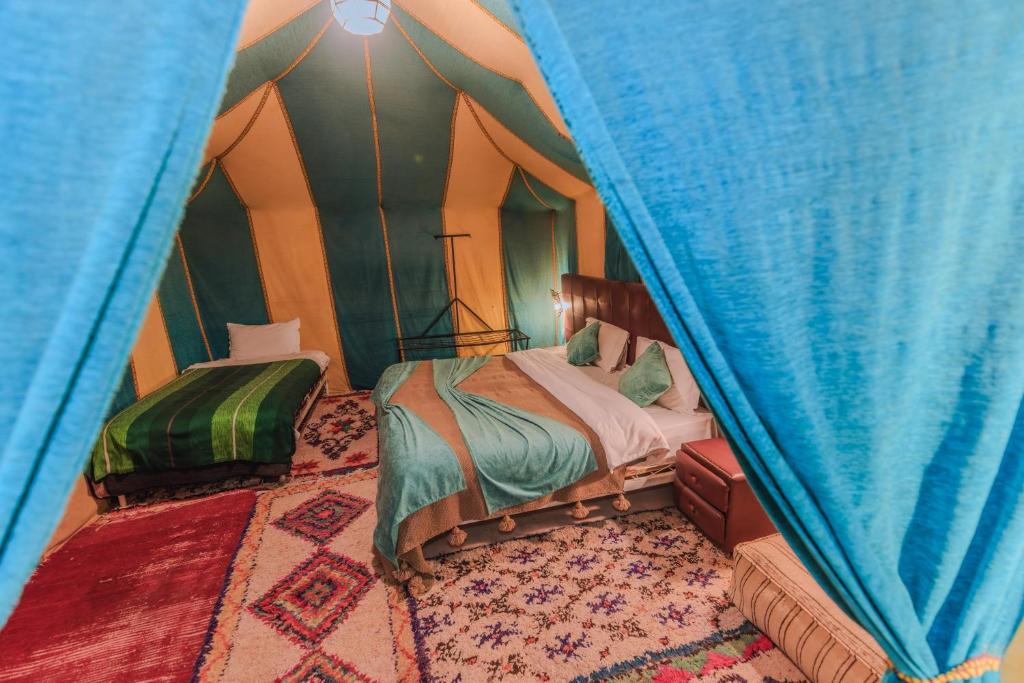 Postel nebo postele na pokoji v ubytování Desert Experience Glamping