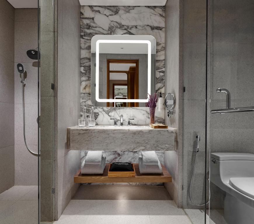 Koupelna v ubytování Swissôtel Nusantara
