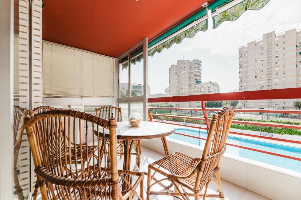 Piscina, terraza, espaciosa y buena energía