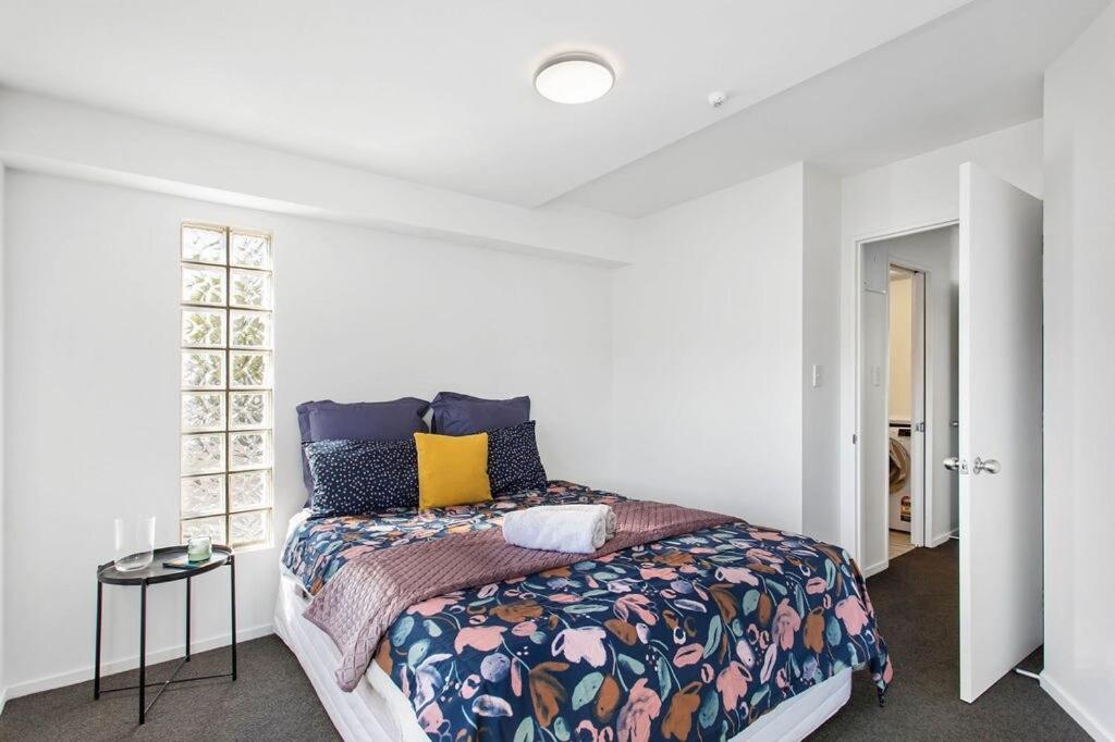 Handy CBD Covered Free Parking Gym 2 Bdrm - Resim 2