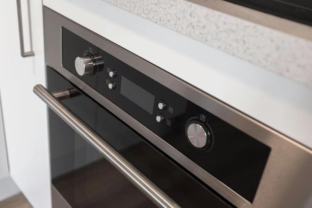 Handy CBD Covered Free Parking Gym 2 Bdrm - Resim 18