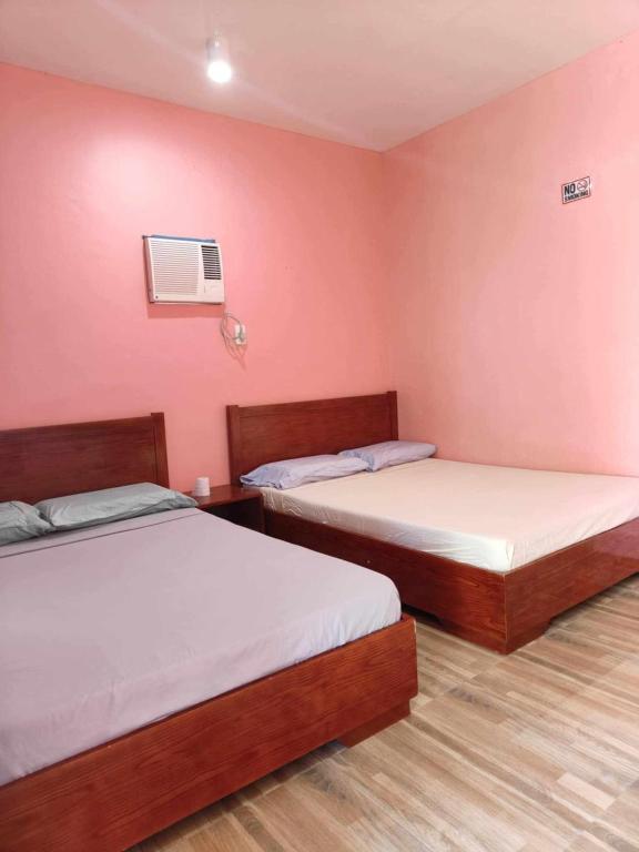 Voodi või voodid majutusasutuse Saki's inn toas