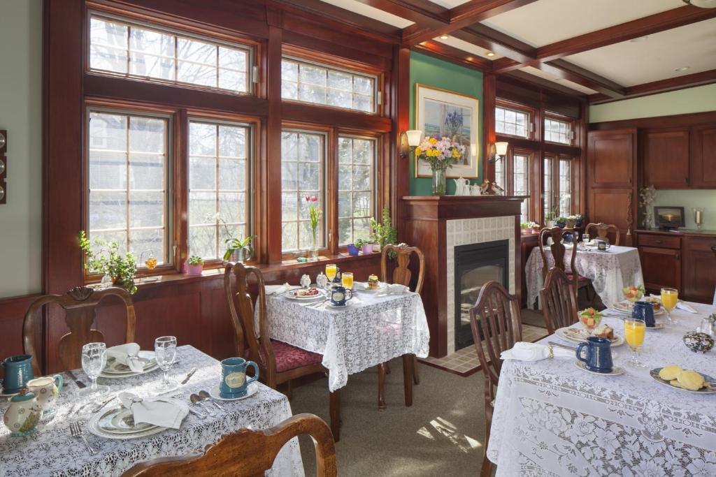 Isaiah Jones Homestead Bed and Breakfast photo