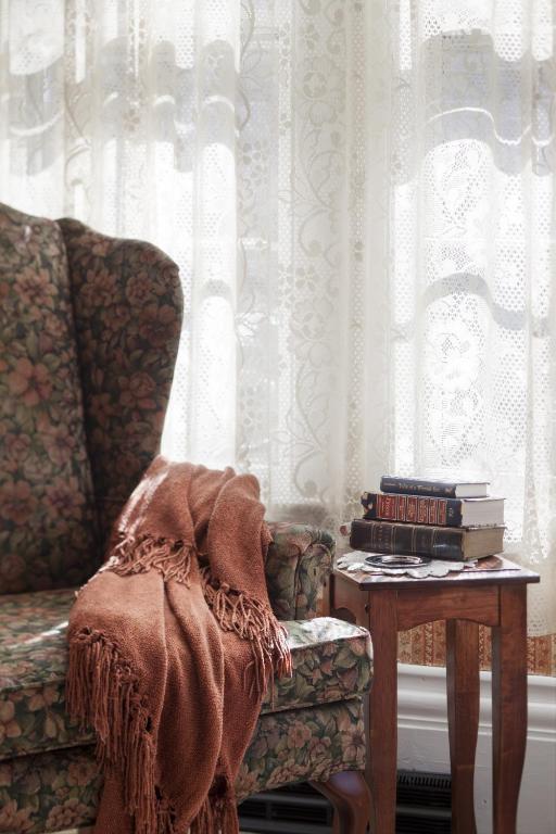 Isaiah Jones Homestead Bed and Breakfast photo