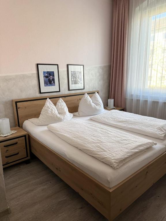 Postel nebo postele na pokoji v ubytování Hotel Weile