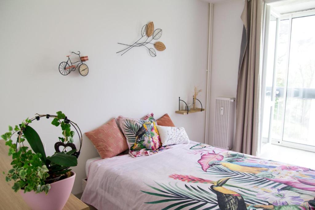 Katil atau katil-katil dalam bilik di Chambre dans T5 96m2 meublé tt équipé