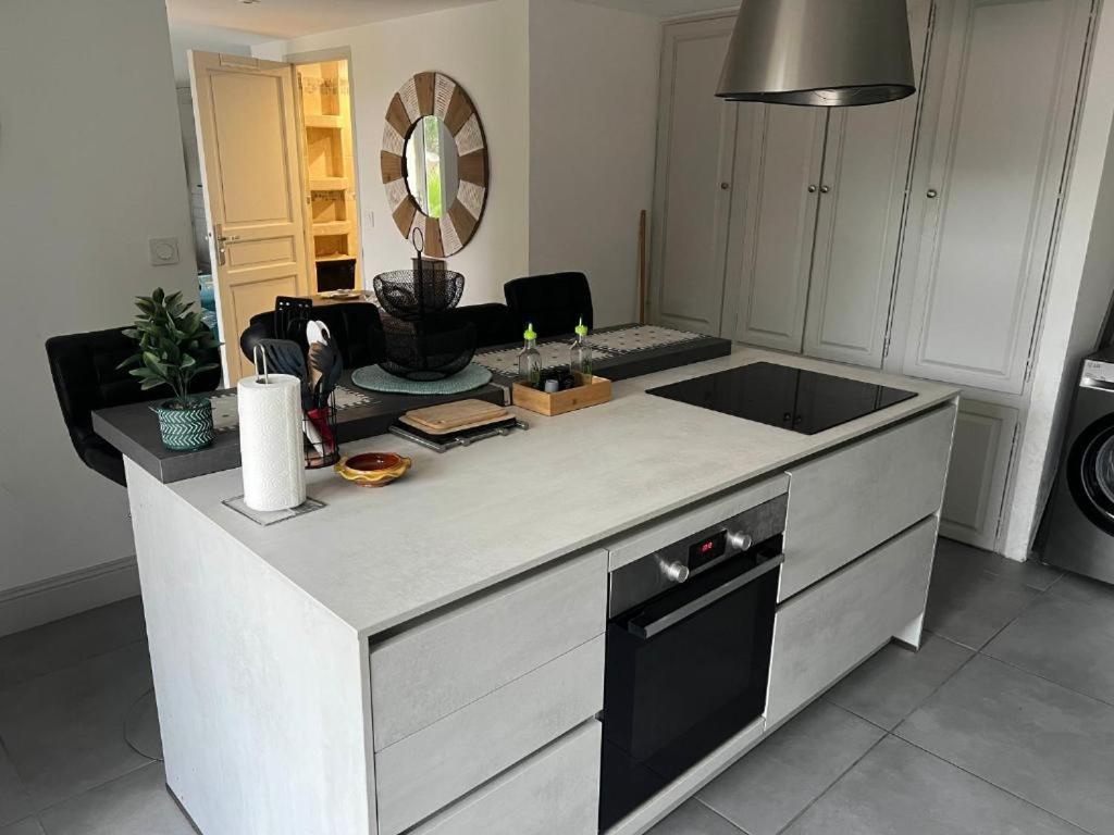 F1 Moderne avec Piscine privée et Vue sur le Garlaban, Aubagne (mga updated  na presyo sa 2026)