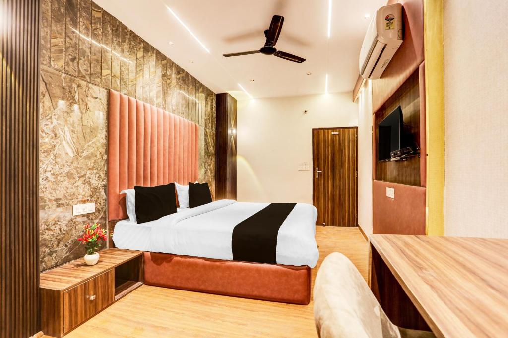 Postel nebo postele na pokoji v ubytování Super Townhouse Haibowal Chowk
