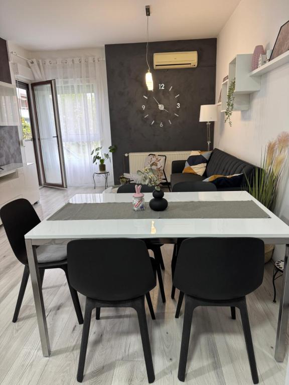 a dining table and chairs in a living room at Apartment Sunshine in Čakovec