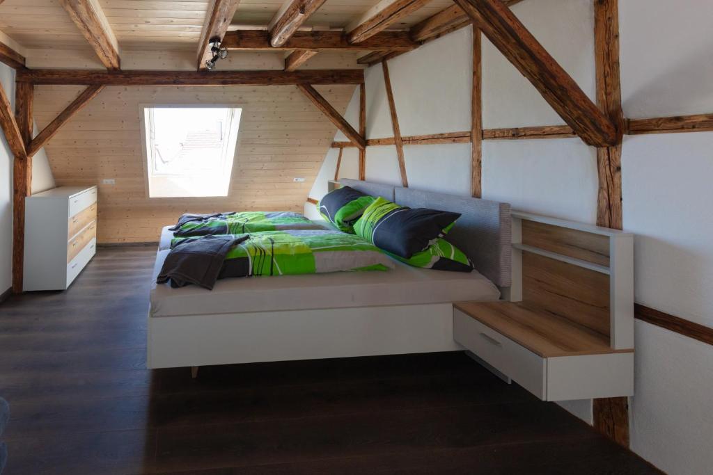 Ein Bett oder Betten in einem Zimmer der Unterkunft Lewe`s Ferienwohnungen
