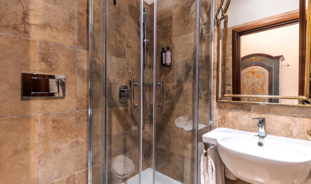 Le Clarisse Pantheon - Resim 7