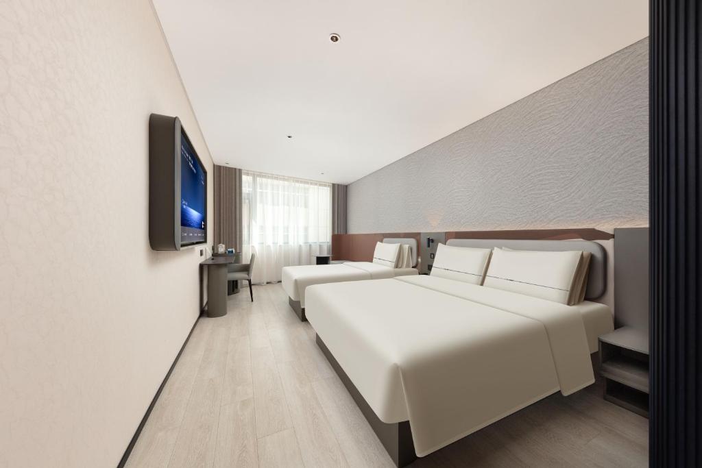 Giường trong phòng chung tại Atour Light Hotel Kunming Tongde Square Baiyun Road