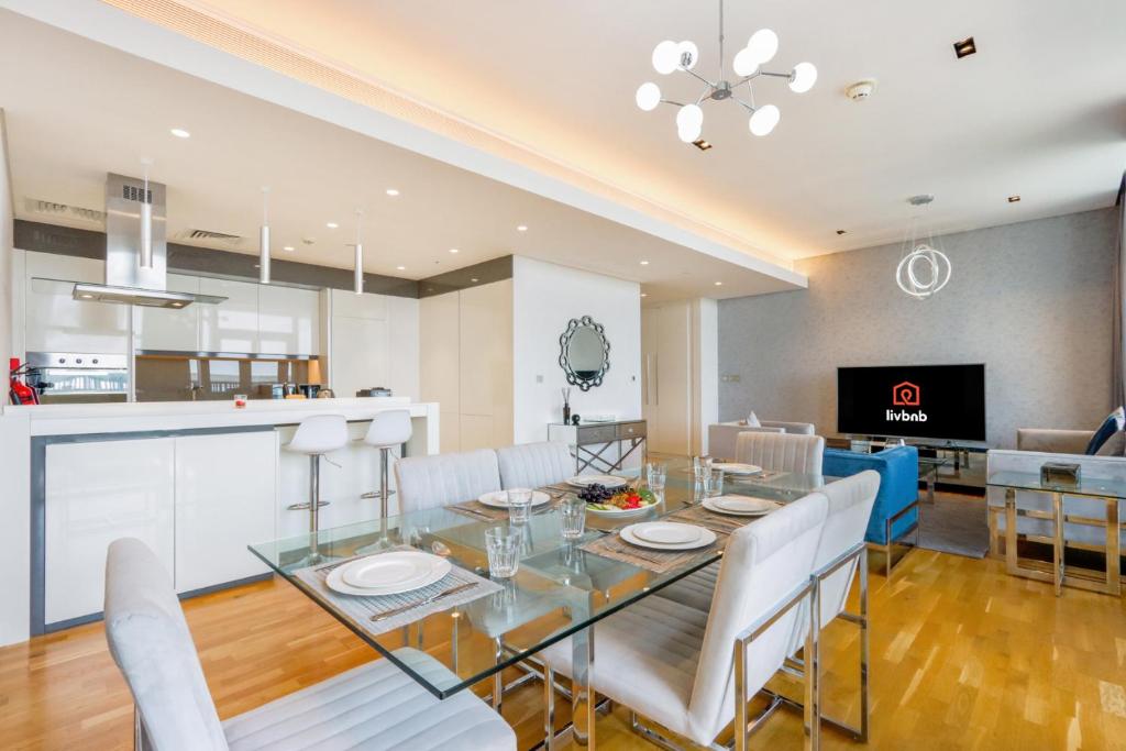 Kuchyň nebo kuchyňský kout v ubytování Bluewaters Island - High-Floor 1 Bedroom Suite by Livbnb