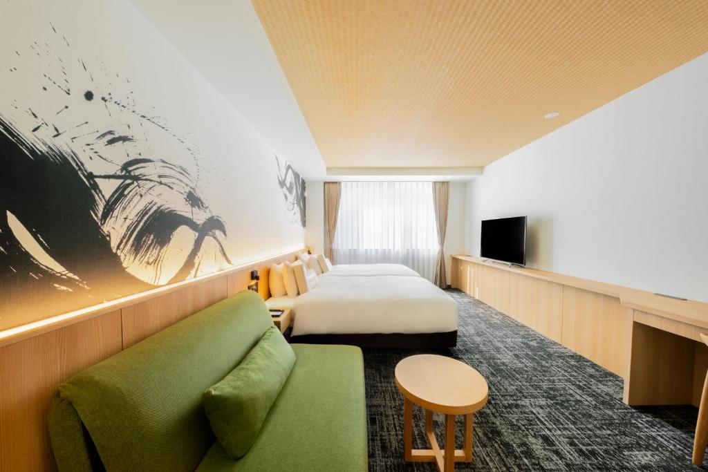 TV a/nebo společenská místnost v ubytování Homm Stay Nagi Sanjo Kyoto By Banyan Group