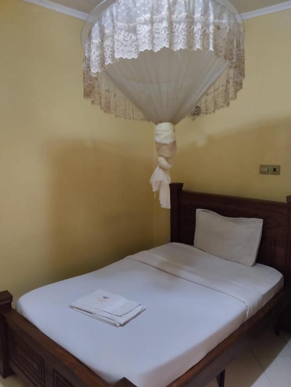 Postel nebo postele na pokoji v ubytování new raya hotel