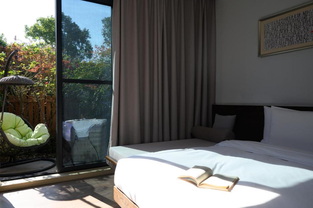 Postel nebo postele na pokoji v ubytování Shanghai Zhujiajiao Xiangyu Independent Guesthouse