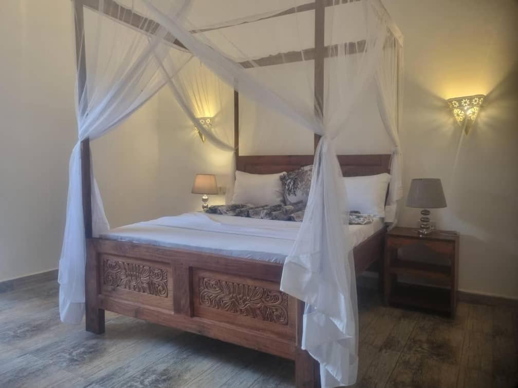 Una cama o camas en una habitación de Abdul-Guest House